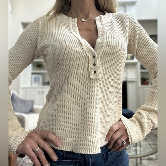 NWOT Free People One Colt Thermal Beige V Neck Long Sleeve Shirt Size Large - Picture 3 of 8